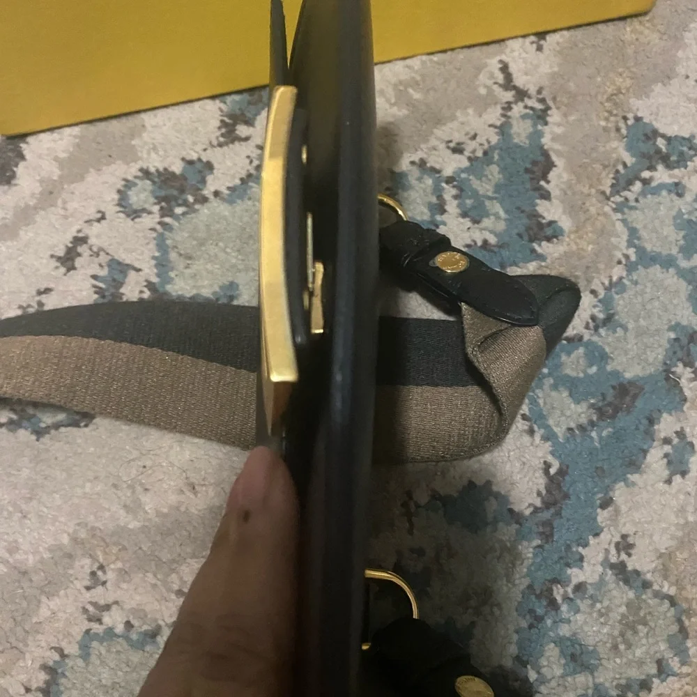 Authentic Fendi purse - Picture 5 of 9